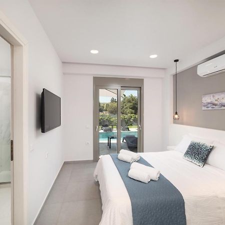 Villa Ampela By Posarellivillas Agia Marina  ภายนอก รูปภาพ