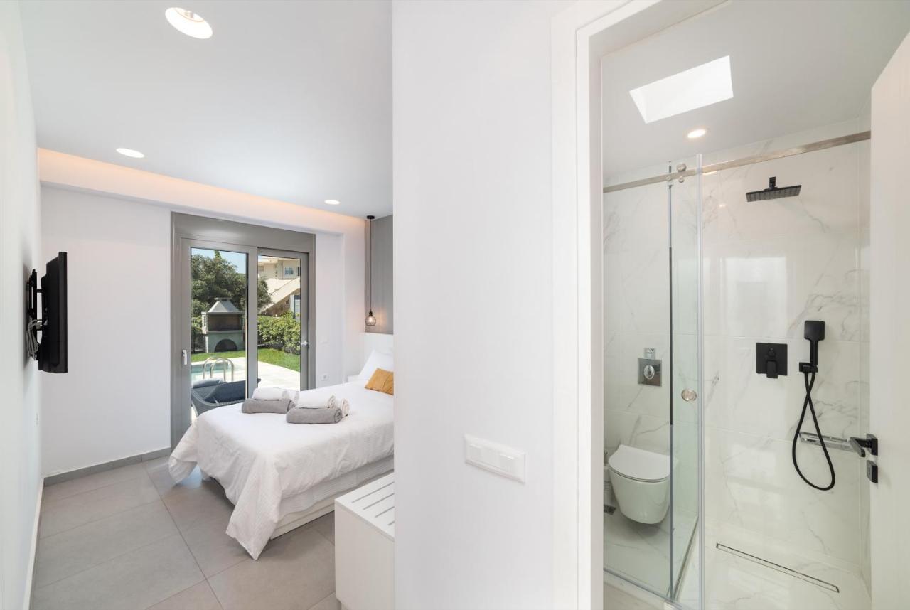 Villa Ampela By Posarellivillas Agia Marina  ภายนอก รูปภาพ